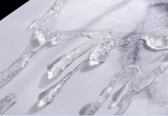 Weihnachtsduschvorhang mit Ringen.