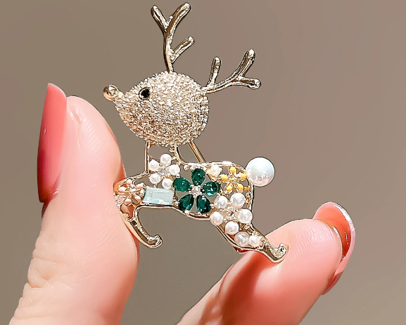 Elegante Brosche in Form eines Hirsches