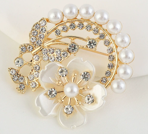 Elegante Blumenbrosche mit Perle und Kristallen