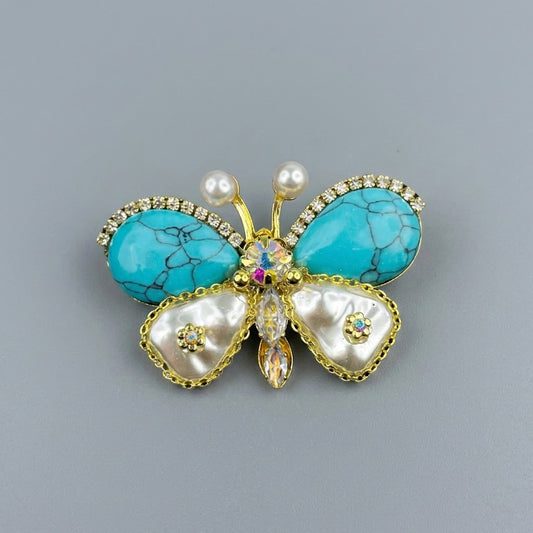 Brosche „Schmetterling“ – luxuriöses Schmuckstück mit Strasssteinen aus Natursteinen.