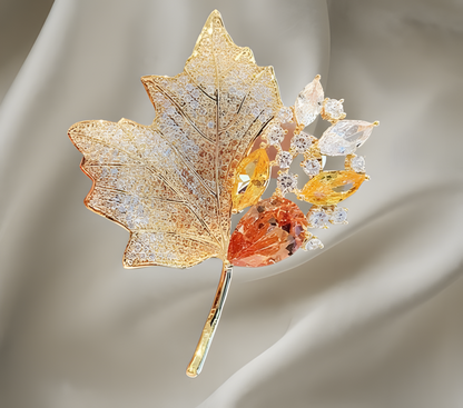Elegante Ahornblatt-Brosche „Herbstzauber“ – Stilvoller Akzent für jeden Anlass