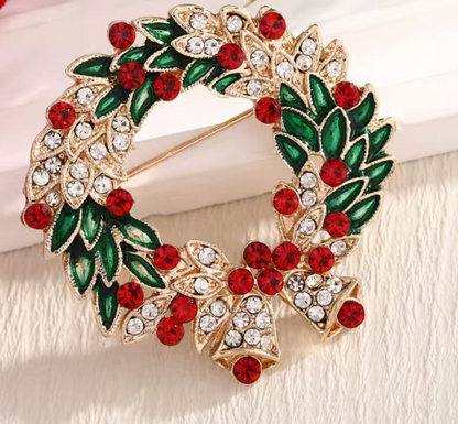 Elegante Brosche in Form süße Weihnachtskranz