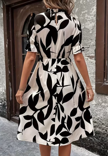 Elegantes Midi Kleid mit Blattmuster – Schwarz & Weiß