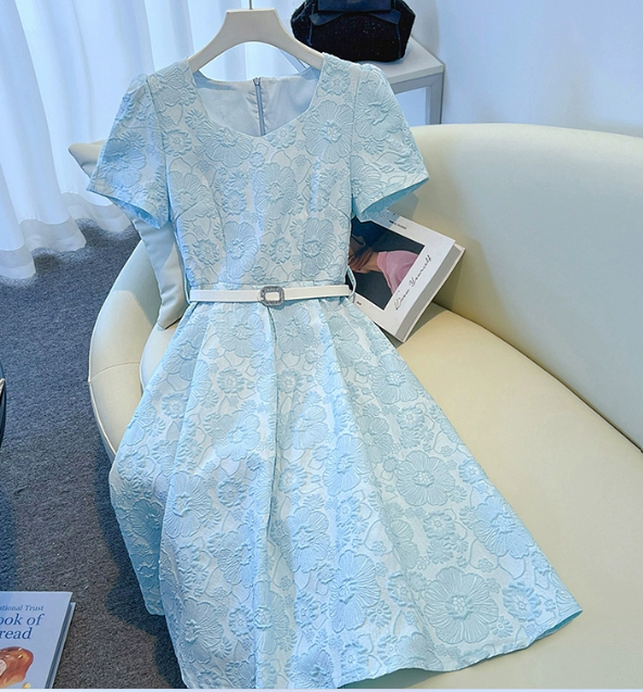 Elegantes Hellblaues Midikleid mit Jacquard-Blumenmuster und Retro-Chic – Ideal für Frühling/Sommer