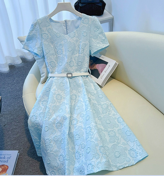 Elegantes Hellblaues Midikleid mit Jacquard-Blumenmuster und Retro-Chic – Ideal für Frühling/Sommer