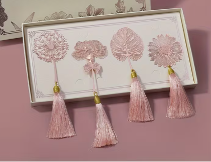 Botanische Eleganz – Goldene Metall-Lesezeichen im Geschenkset