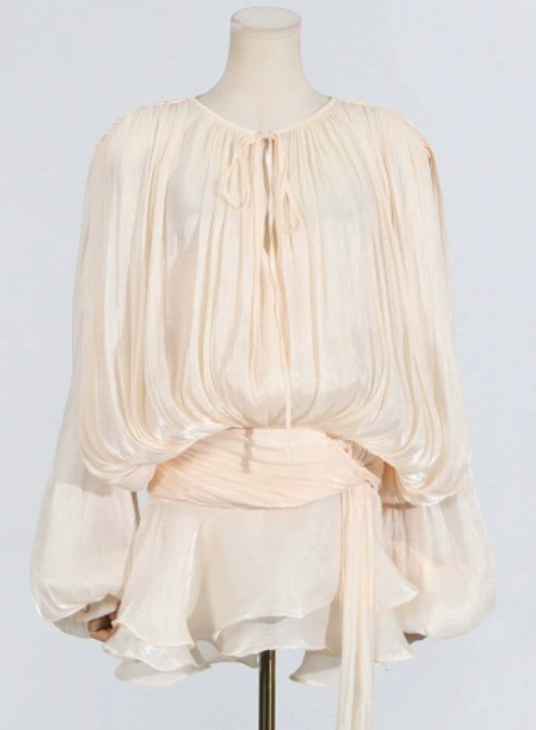 Elegantes Chiffon-Minikleid mit langen Puffärmeln  mit süßen leichten Shorts– Cremefarben