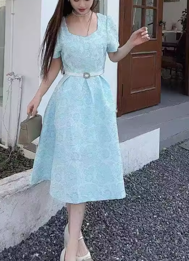 Elegantes Hellblaues Midikleid mit Jacquard-Blumenmuster und Retro-Chic – Ideal für Frühling/Sommer
