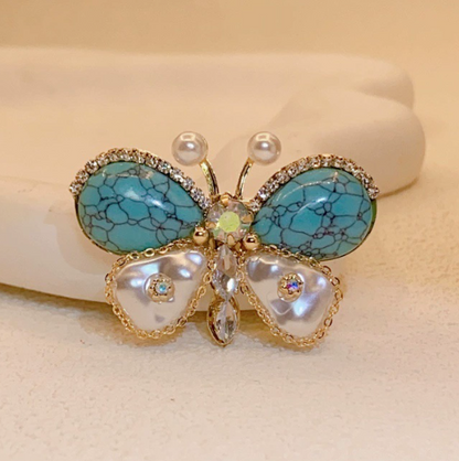 Brosche „Schmetterling“ – luxuriöses Schmuckstück mit Strasssteinen aus Natursteinen.