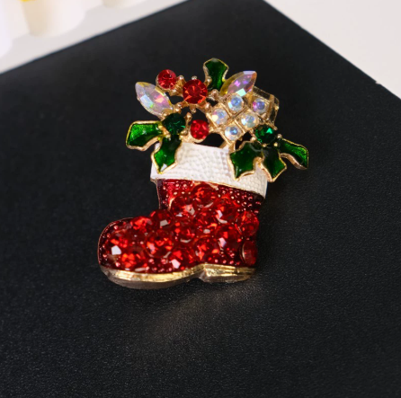 Elegante Brosche in Form eines Weihnachtsstiefels