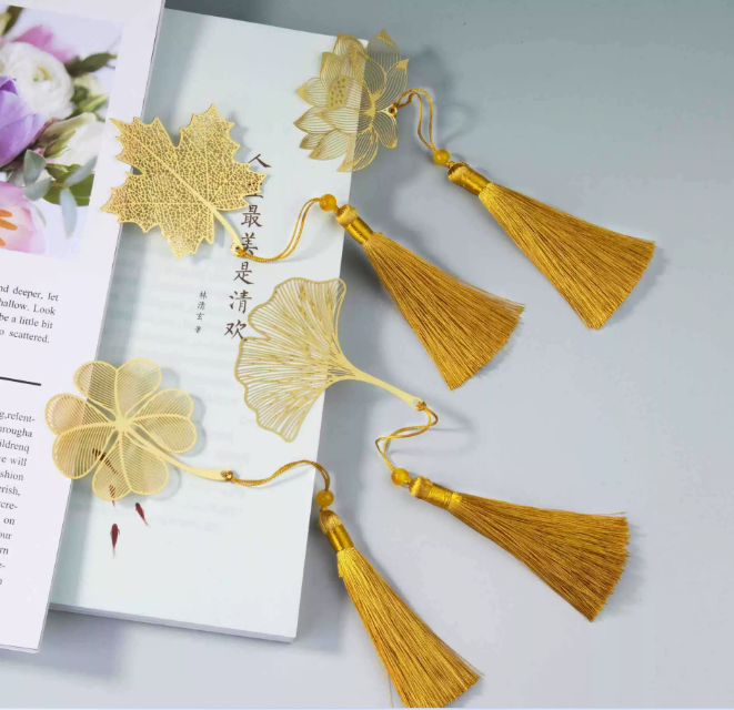 Botanische Eleganz – Goldene Metall-Lesezeichen im Geschenkset