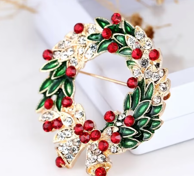 Elegante Brosche in Form süße Weihnachtskranz