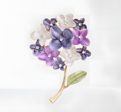 Elegante Blumenbrosche „Fliederzauber“ – Romantischer Blickfang im Vintage-Stil
