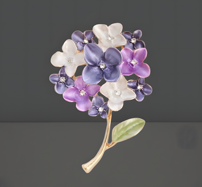 Elegante Blumenbrosche „Fliederzauber“ – Romantischer Blickfang im Vintage-Stil