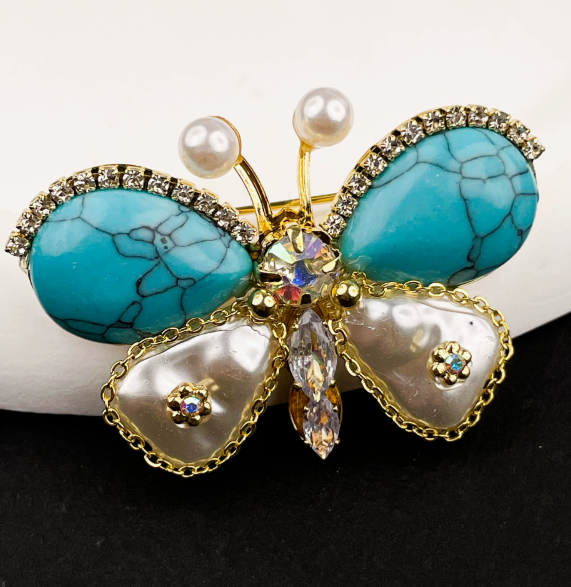 Brosche „Schmetterling“ – luxuriöses Schmuckstück mit Strasssteinen aus Natursteinen.
