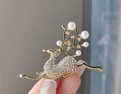 Elegante Brosche in Form eines Hirsches