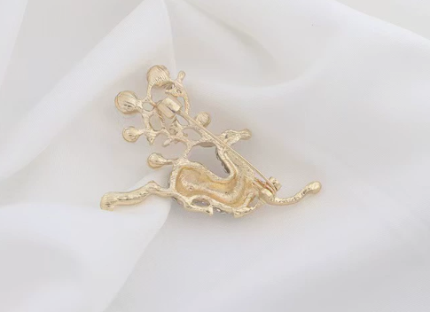 Elegante Brosche in Form eines Hirsches