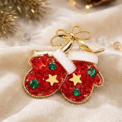 Elegante Brosche in Form süßer Weihnachtsfäustlinge