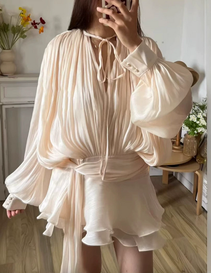 Elegantes Chiffon-Minikleid mit langen Puffärmeln  mit süßen leichten Shorts– Cremefarben