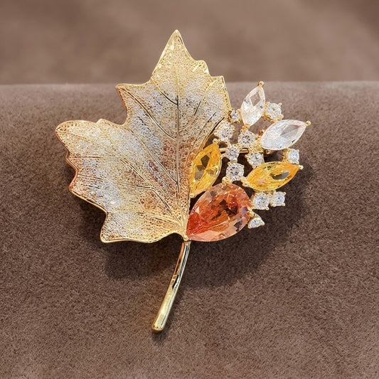 Elegante Ahornblatt-Brosche „Herbstzauber“ – Stilvoller Akzent für jeden Anlass